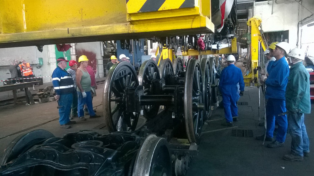 La 141R840 au levage à l’atelier de l’AAATV-CVL (21 août 2016) La 141R840 au levage à l’atelier de l’AAATV-CVL (21 août 2016)